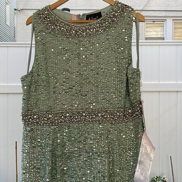 Mac Duggal - Mint Green Sequined Sleeveless Embellished Neckline Gown Size 14 - Picture 4 of 17